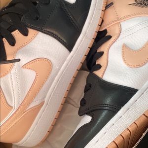 Air Jordan 1 Mids
